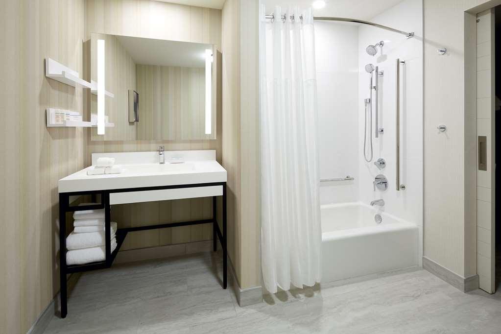 Hilton Garden Inn Montreal Midtown, Quebec, Canada Bagian luar foto